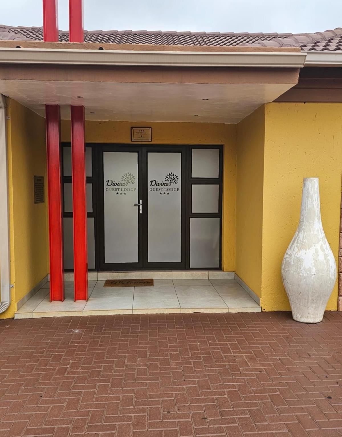 Divine Guest Lodge Rustenburg Exterior foto