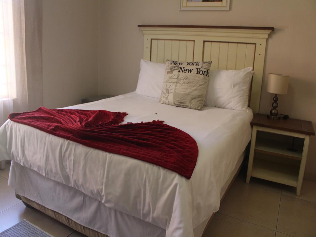 Divine Guest Lodge Rustenburg Exterior foto