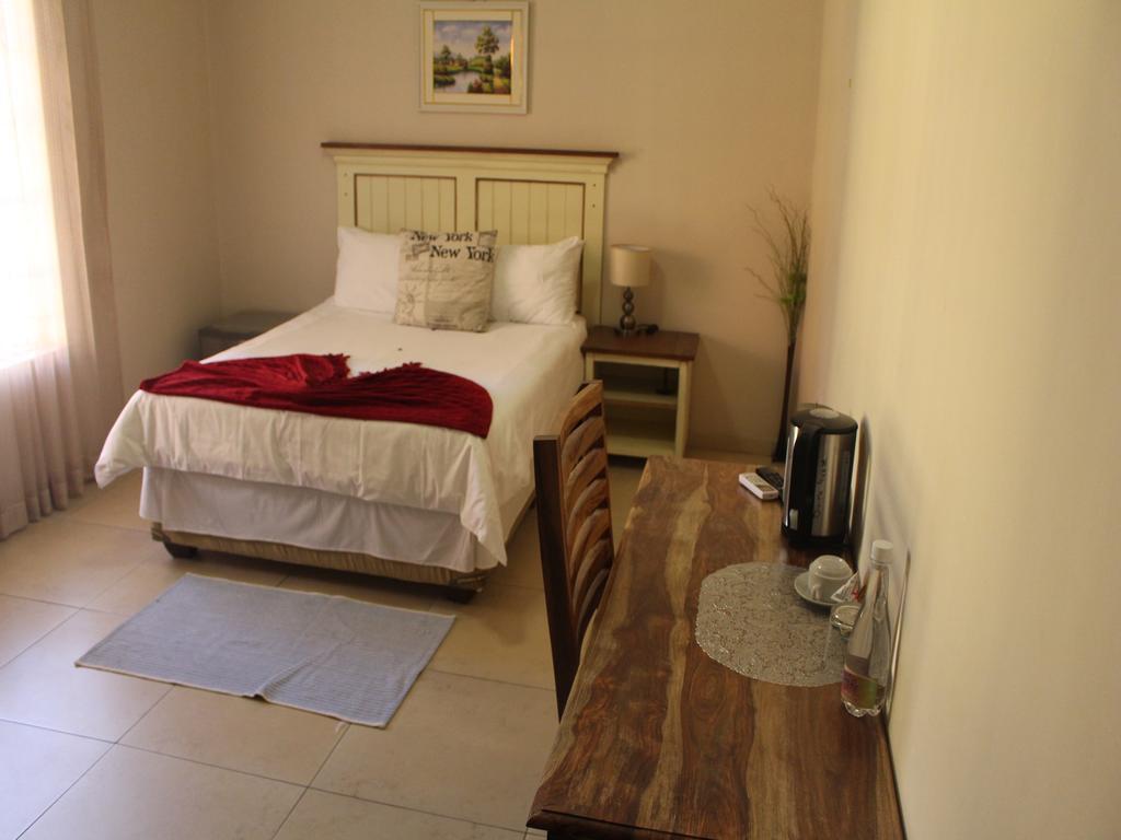 Divine Guest Lodge Rustenburg Exterior foto