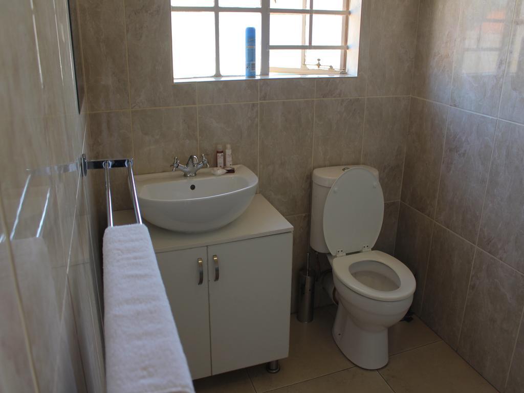 Divine Guest Lodge Rustenburg Exterior foto