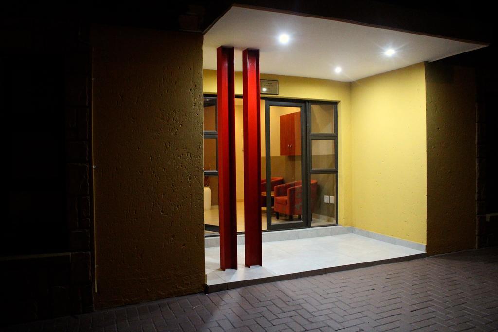 Divine Guest Lodge Rustenburg Exterior foto